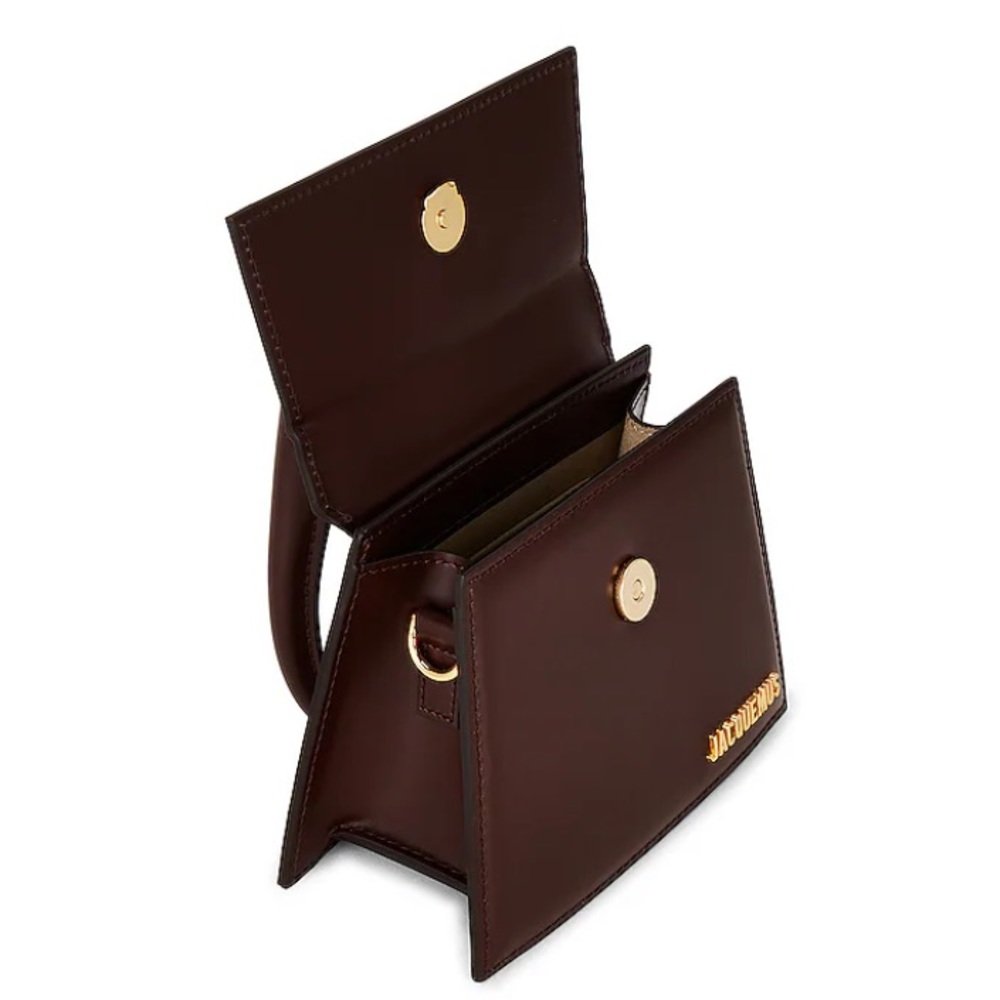 Leather mini handbag. Smooth structured. Magnetic flap closure.Removable strap.